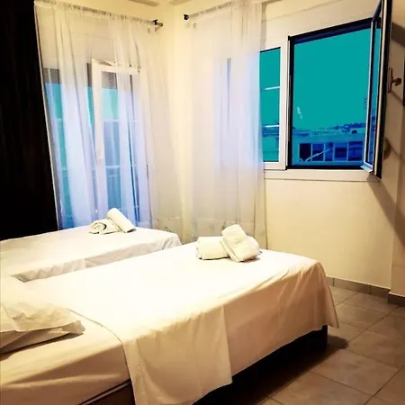 Apartment With 3 Rooms Just 1 Min From The Beach And Free Public Parking Peraia  Exterior photo