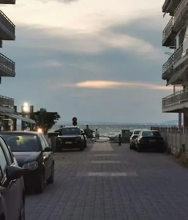 Apartment With 3 Rooms Just 1 Min From The Beach And Free Public Parking Peraia  Exterior photo