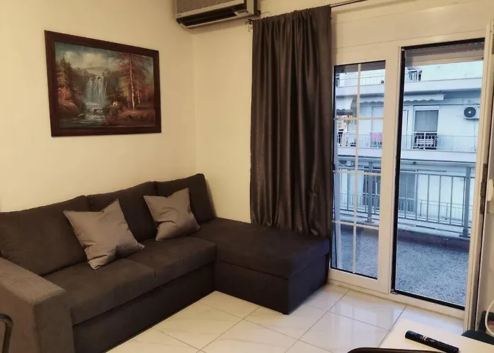 Apartment With 3 Rooms Just 1 Min From The Beach And Free Public Parking